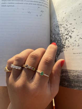Anel Gota em Ouro Amarelo com Esmeralda e Diamantes
