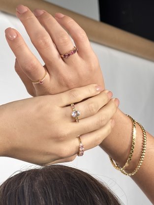 Anel em Ouro Amarelo com Topázio Branco, Turmalinas e Peridotos
