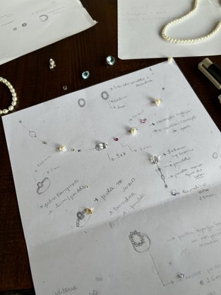 Anel em Ouro Amarelo com Topázio Branco, Turmalinas e Peridotos