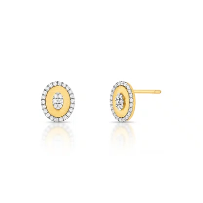 Brinco oval em Ouro Amarelo com Diamante.