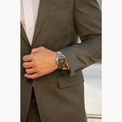 Relógio Bulova Curv Masculino Aço Prateado e Dourado 98A301N