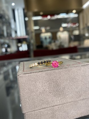 Solitário ouro amarelo com rubi