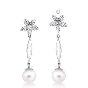 Brinco Flor em Ouro Branco com Pérola e Diamantes