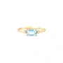 Anel em ouro amarelo com topázio azul retangular 6x4 mm e diamante