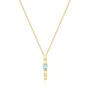 Pingente retangular em ouro amarelo com topázio azul oval e diamante.